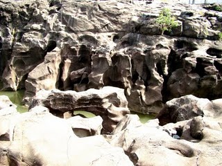 potholes of the river Kukdi